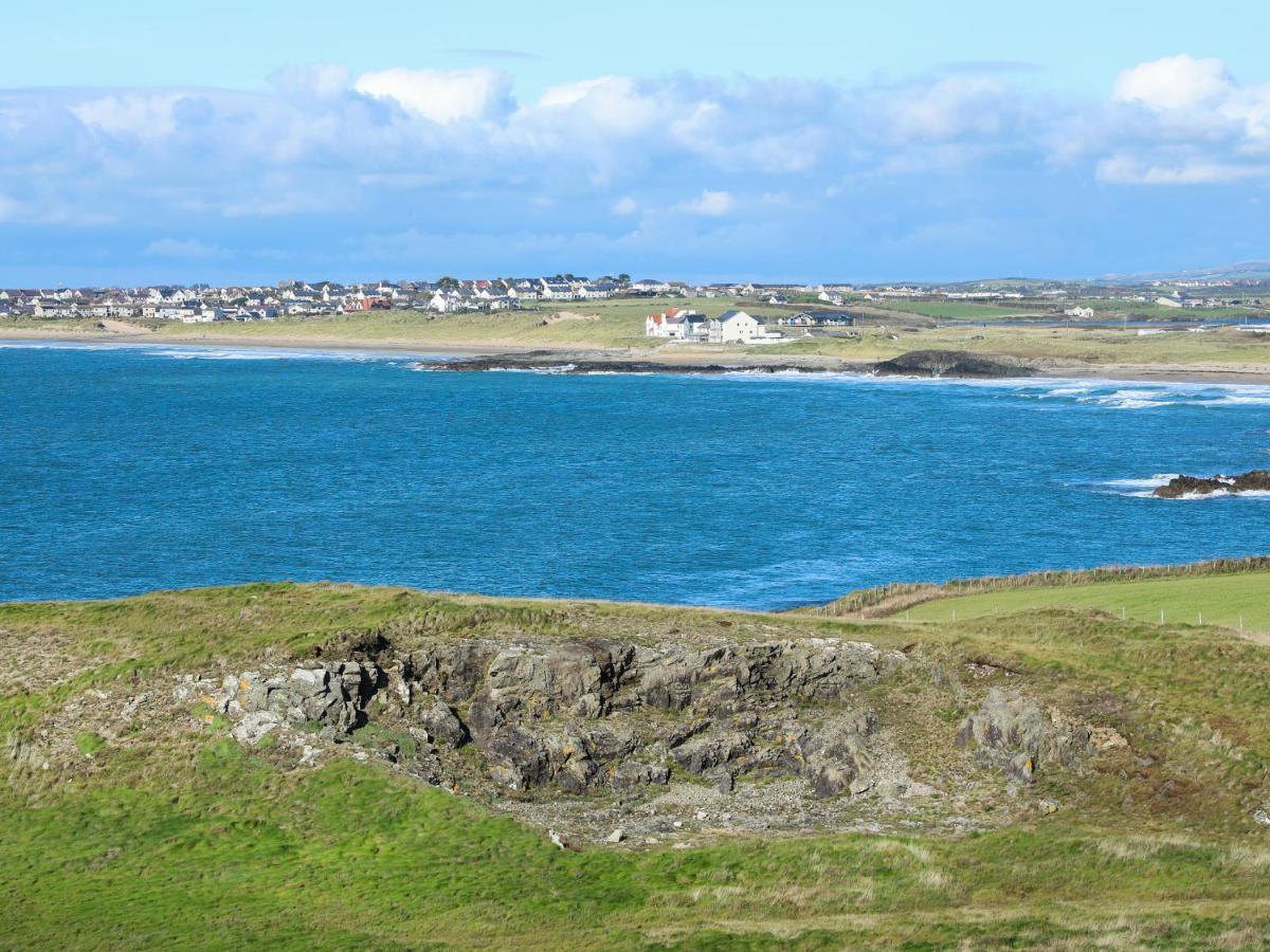 Holiday home Twyni Canol Rhosneigr